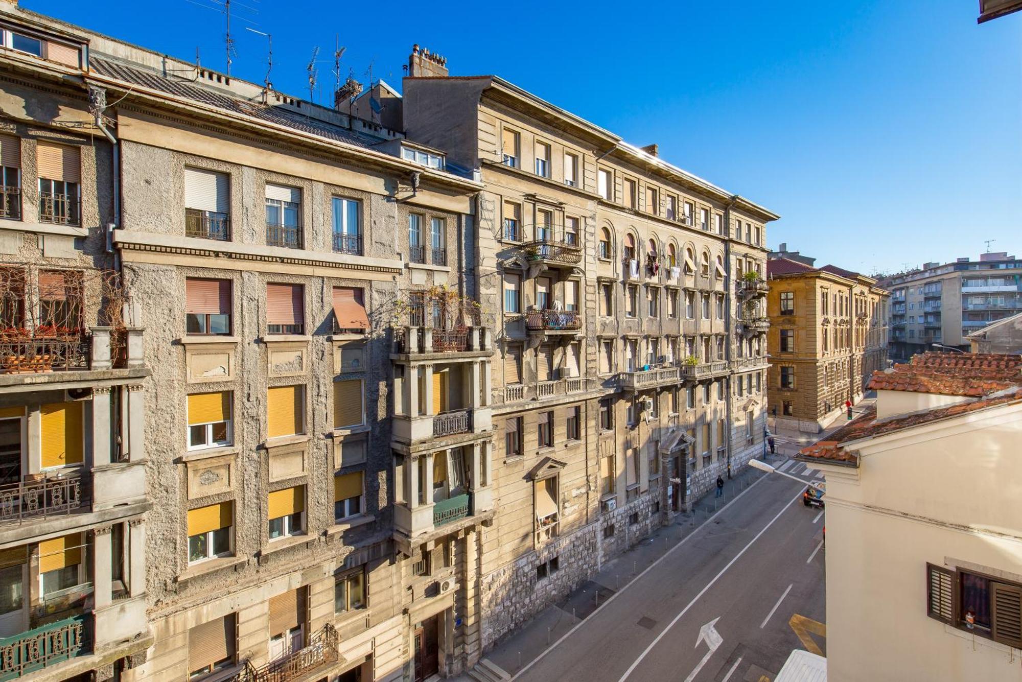 Apartment Molo Longo - & *