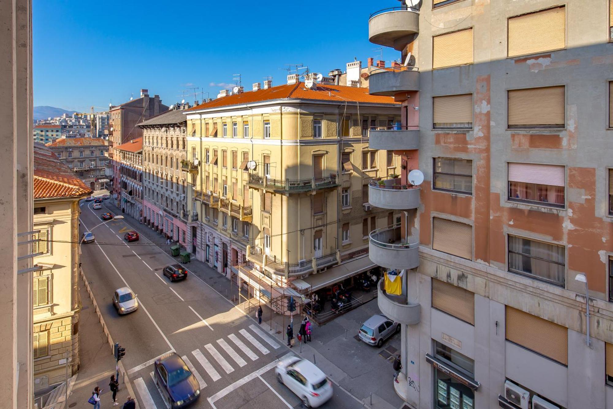 Molo Longo - & * Rijeka