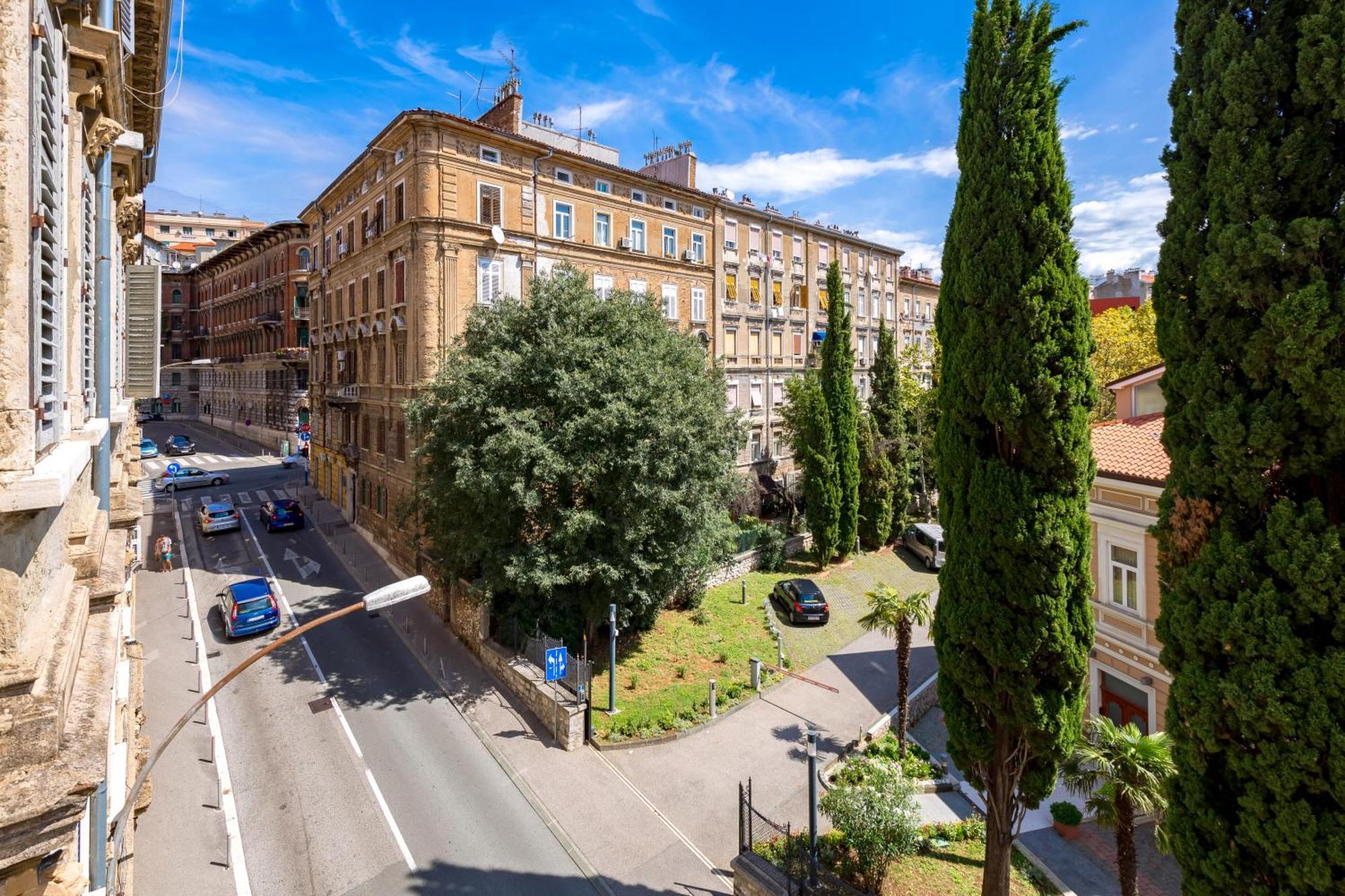 Molo Longo - & Rijeka