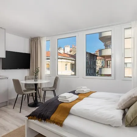 Molo Longo - Central Apartments & Rooms Rijeka Exterior photo