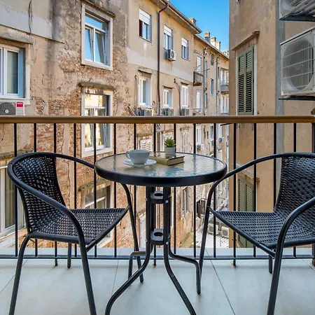 Molo Longo - Central Apartments & Rooms Rijeka Exterior photo