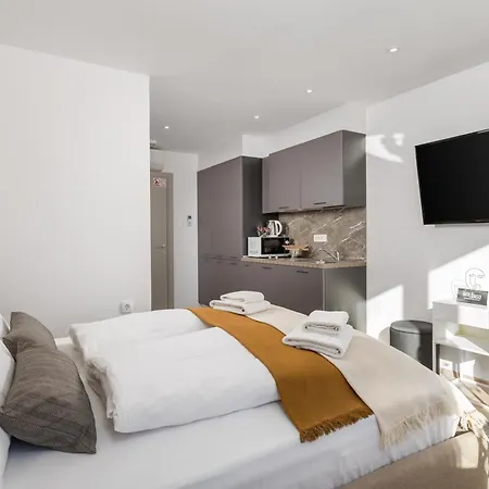 Molo Longo - Central Apartments & Rooms Rijeka Exterior photo