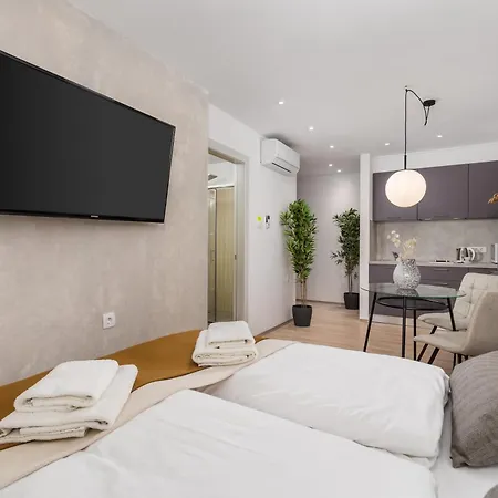 Molo Longo - Central Apartments & Rooms Rijeka Exterior photo