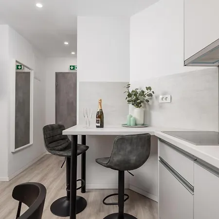 Molo Longo - Central Apartments & Rooms Rijeka Exterior photo