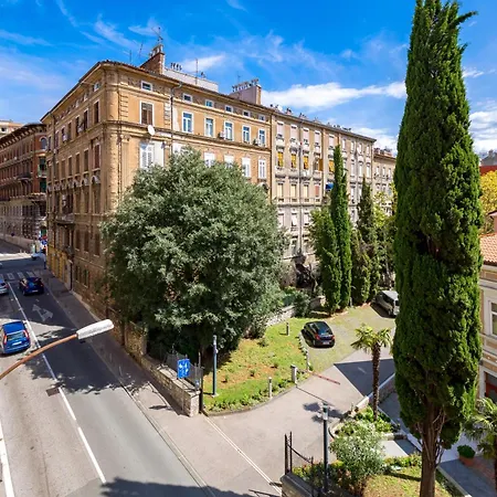Molo Longo - Central Apartments & Rooms Rijeka Exterior photo