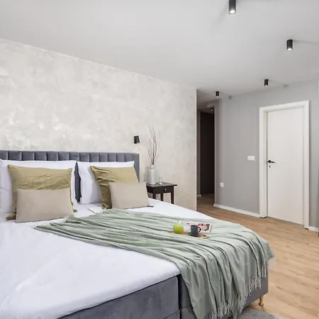 Molo Longo - Central Apartments & Rooms Rijeka Exterior photo