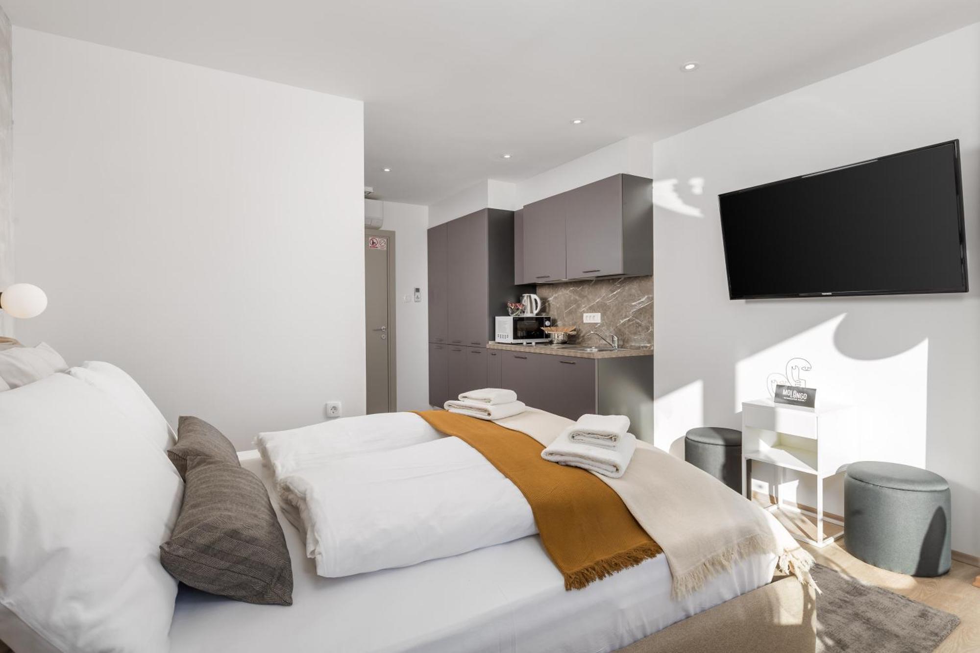 Apartman Molo Longo - & *